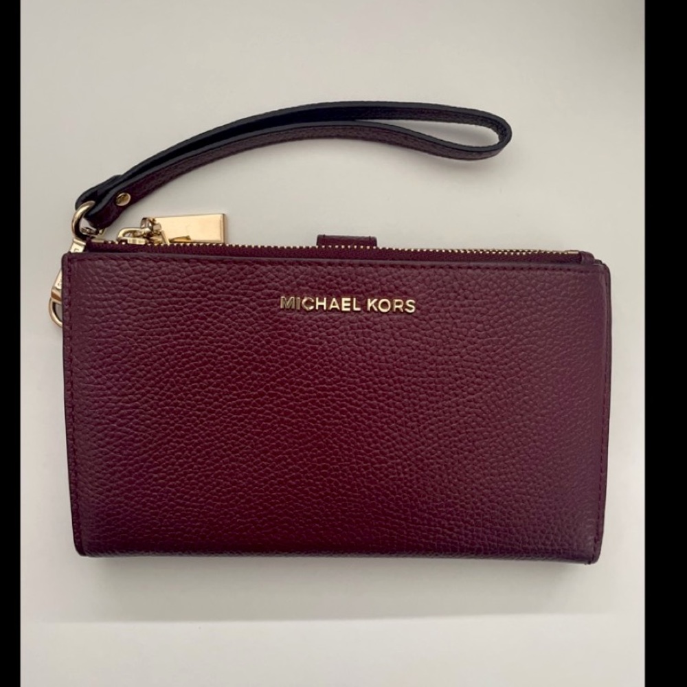 Beautiful Maroon Michael Kors Smartphone wristlet